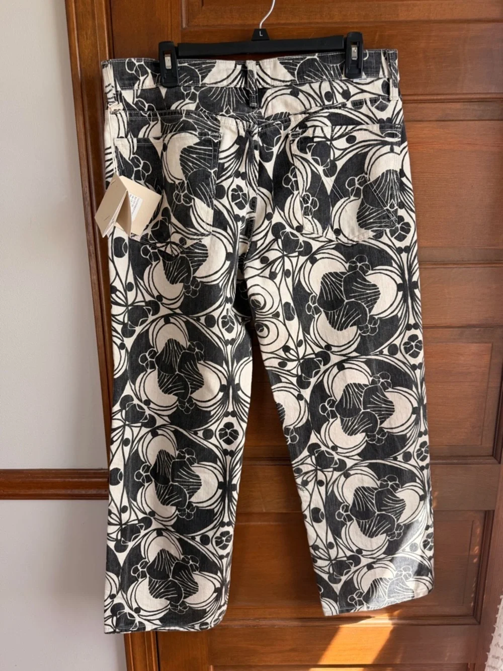 MOTHER SUPERIOR THE MID RISE RAMBLER ZIP ANKLE JEAN IN CURLY CUE BLACK AND CREAM - Picture 4 of 9